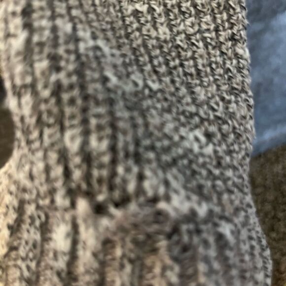 Plus SZ Women's Torrid 00 Grey Sweater Cut out design w/minor defects - Picture 6 of 11